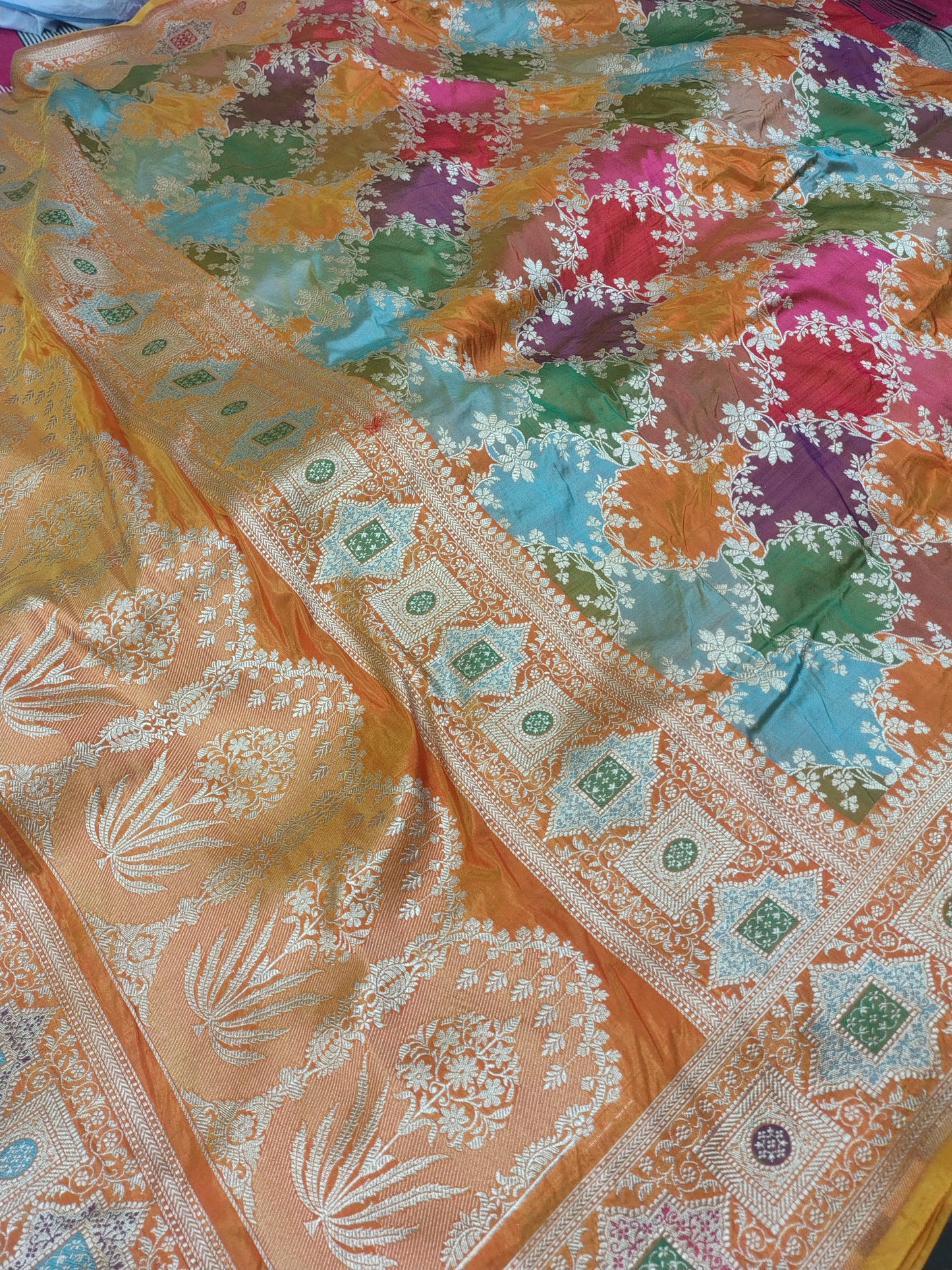 Benarasi Rangkat HL-A8500